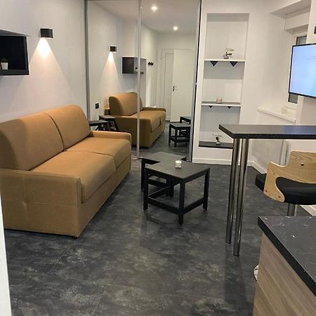 Апартаменты Studio En Hyper Centre De Доль Экстерьер фото